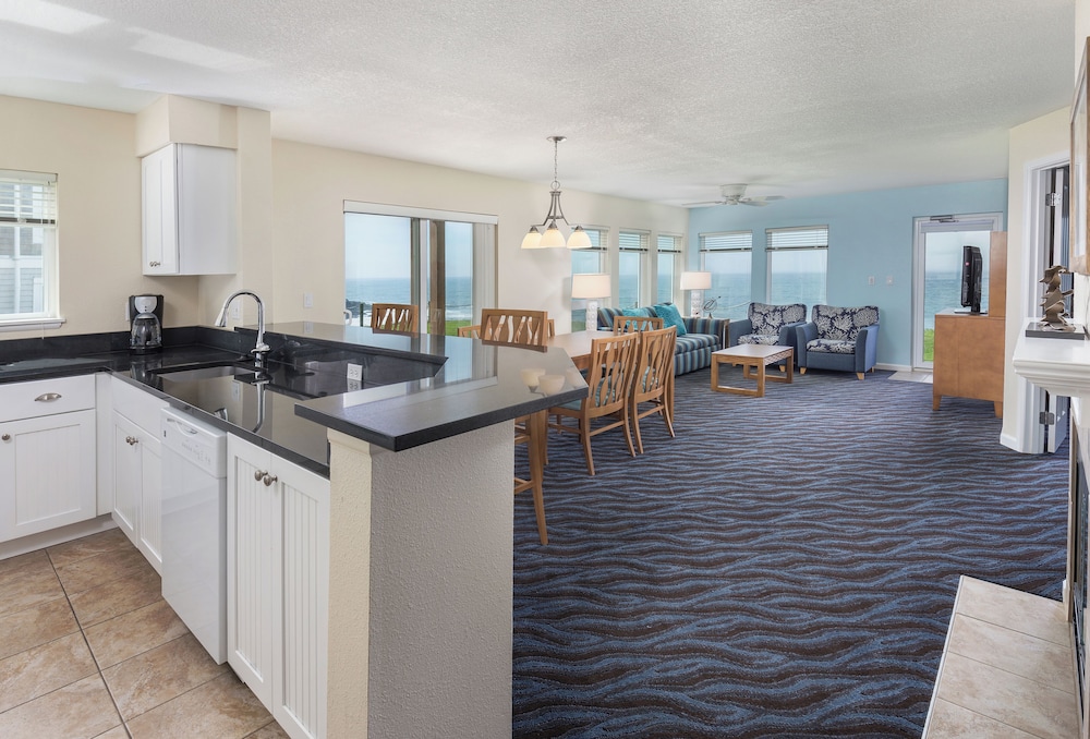 Standard Condo, 2 Bedrooms, Non Smoking, Kitchen photo 3