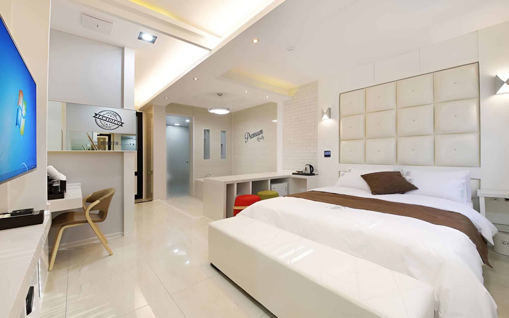 Room (VIP) - Photo 21