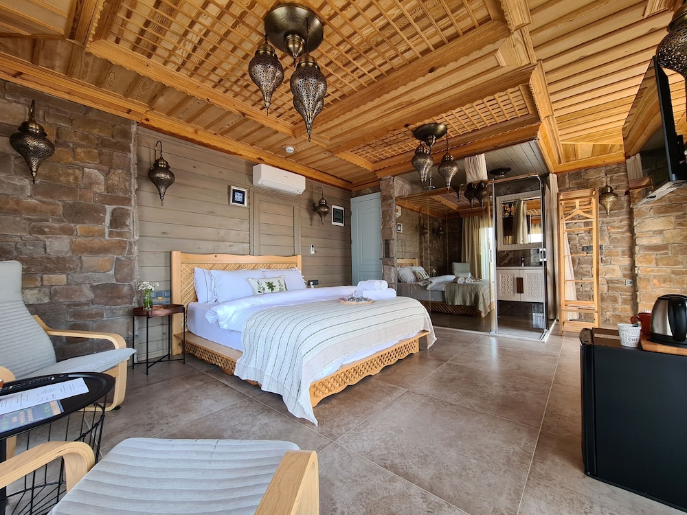 Deluxe Room, 1 Queen Bed, Sea View photo 1
