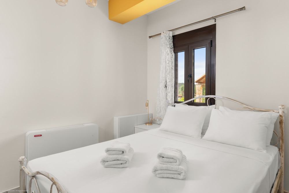 Deluxe Studio, Multiple Beds, Balcony, City View photo 1