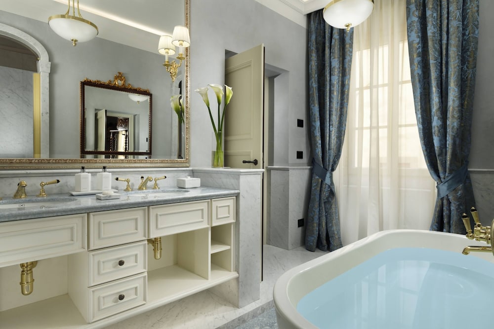 Frescoed Master Suite photo 3