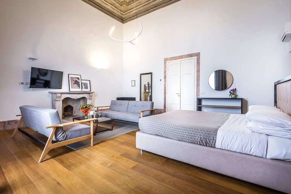 Classic Suite, 1 King Bed photo 1