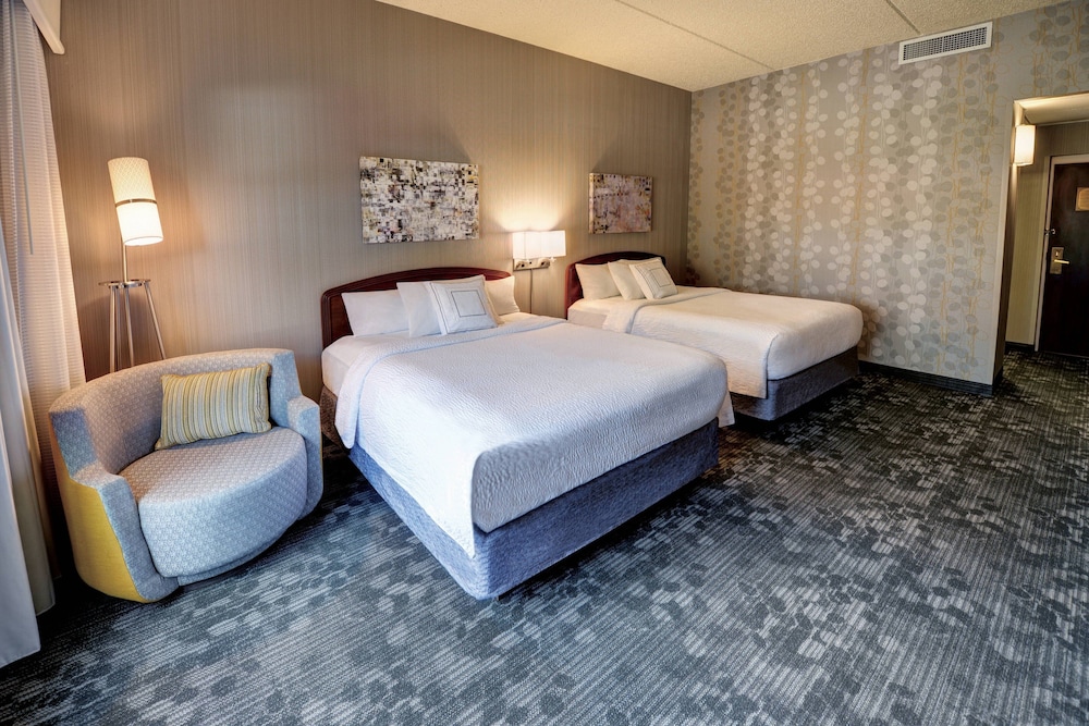 Room, 2 Queen Beds (Hearing Accessible) - Photo 1