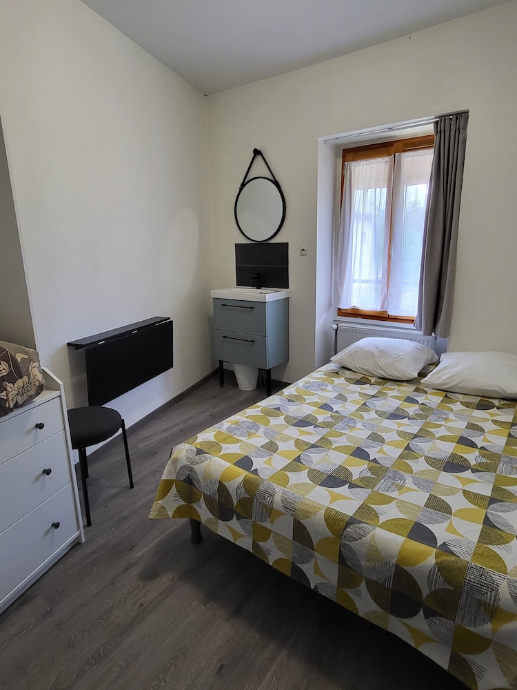 Standard Double Room, Shared Bathroom, Mountain View (Chambre Alpe d'huez)