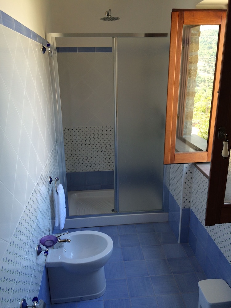 Deluxe Triple Room photo 3