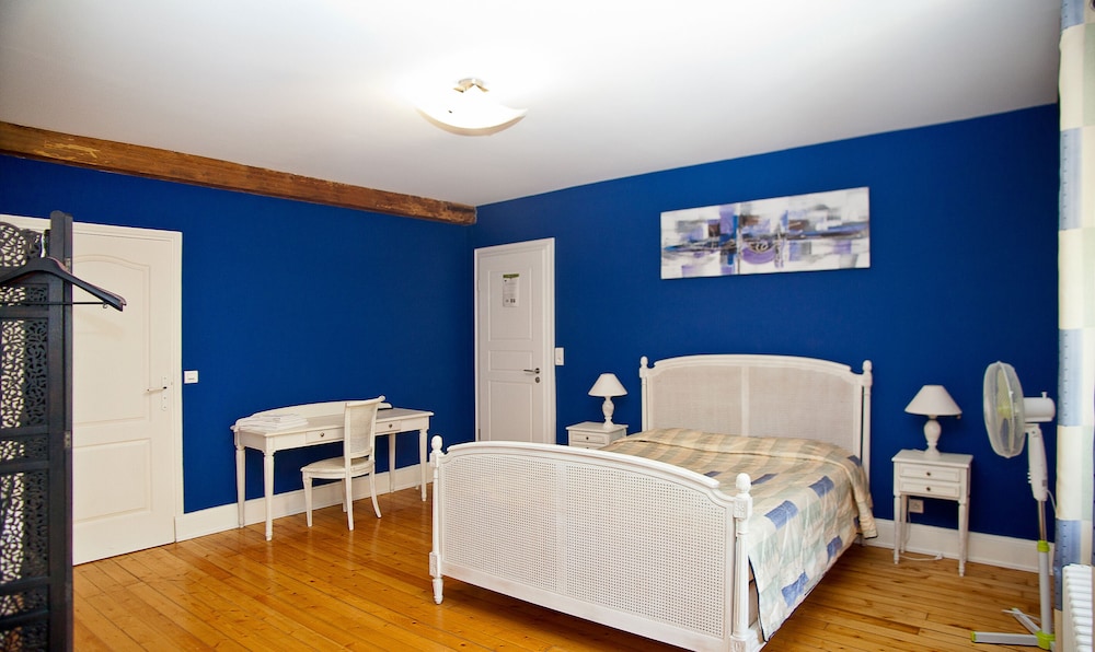 Classic Triple Room, Hot Tub (Iris) photo 1
