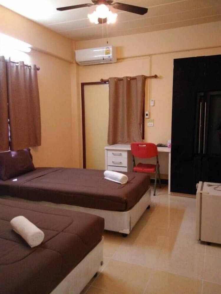 Deluxe Twin Room photo 2