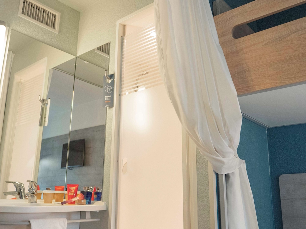Triple Room, 3 Twin Beds photo 2