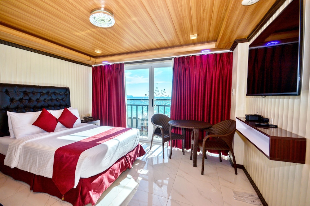Junior Suite with Partial View (Main Bldg) photo 2