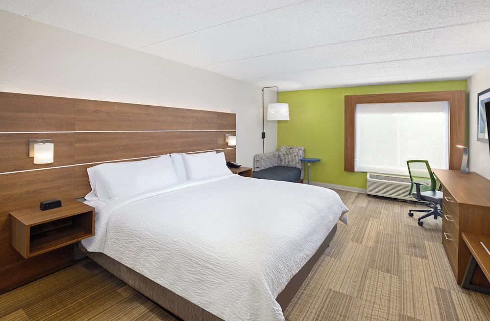 Standard Room, 1 King Bed, Accessible (Wheelchair) - Photo 3
