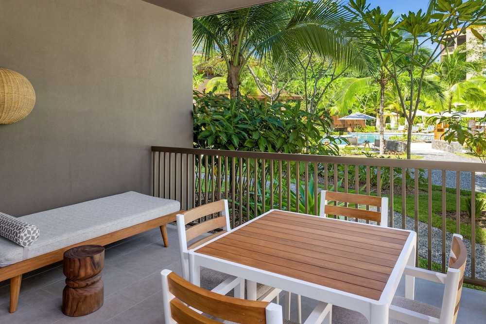 Suite, 3 Bedrooms, Garden View - Photo 12