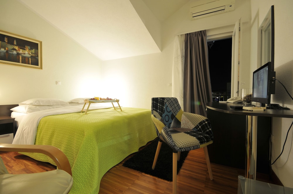 Double Room, Balcony - Photo 1