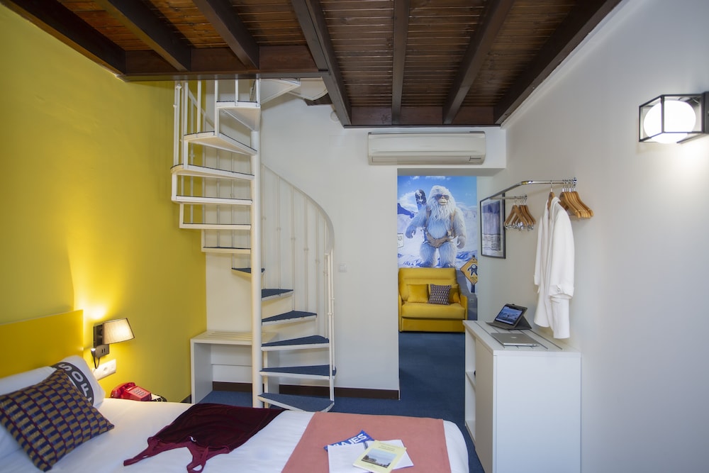 Family Quadruple Room, Balcony - Photo 10