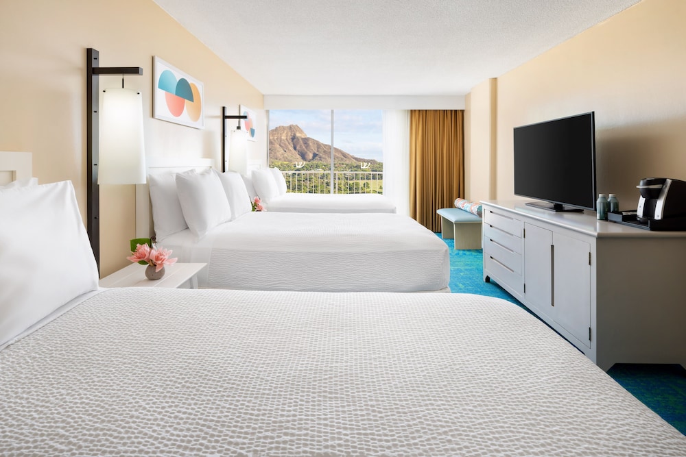 Room, Multiple Beds (Diamond Head View) - Photo 5