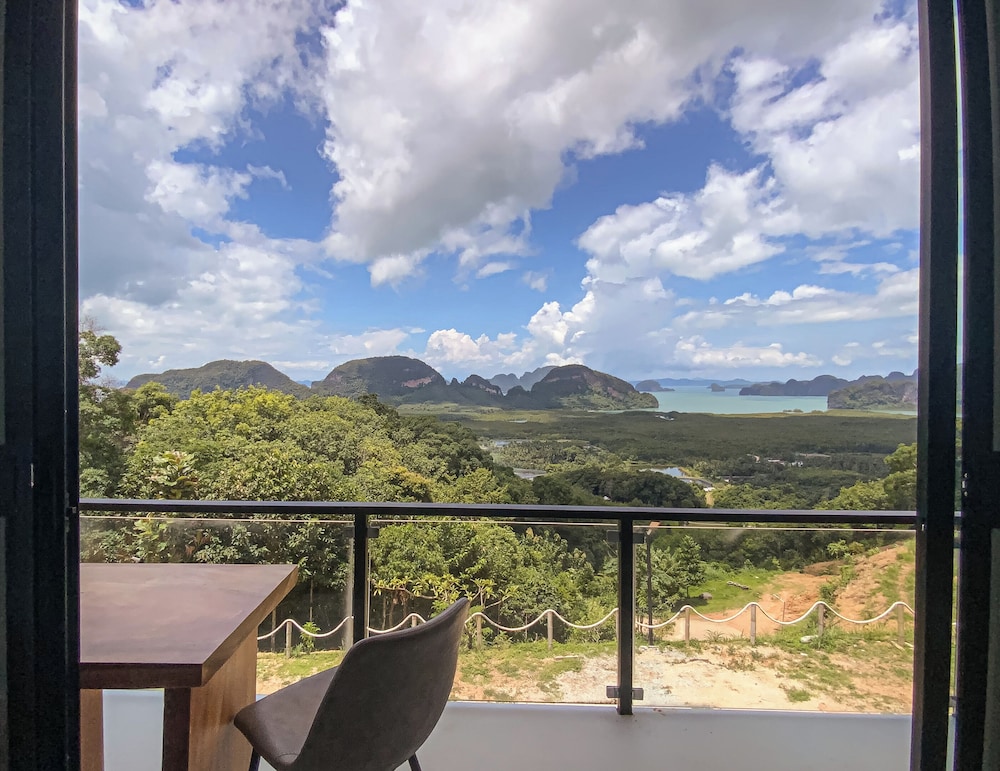 Superior Panorama with Balcony - Photo 5