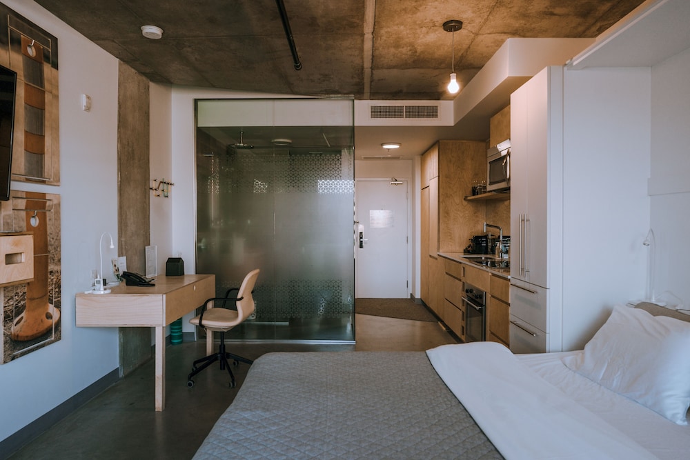 Deluxe Double Room, 1 King Bed, Bathtub photo 3