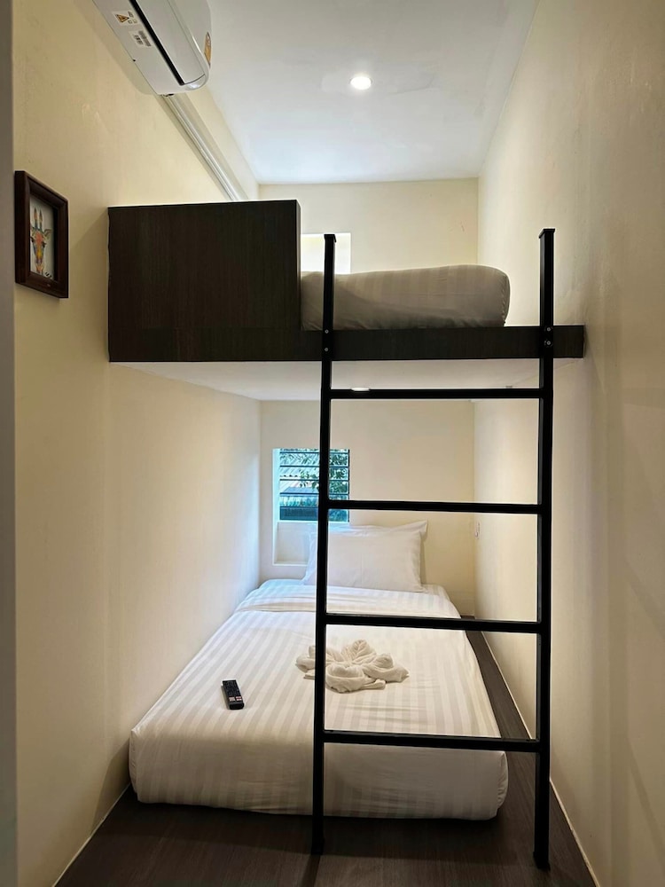 Basic Twin Room, 2 Twin Beds - Photo 4