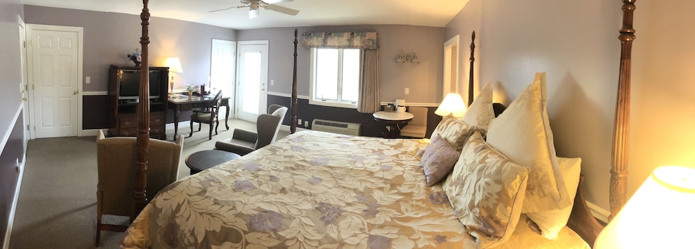 Suite, 1 King Bed photo 1