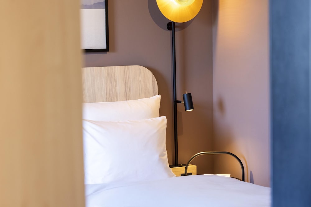 Standard Twin Room - Photo 11