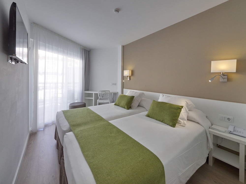 Standard Twin Room - Photo 3