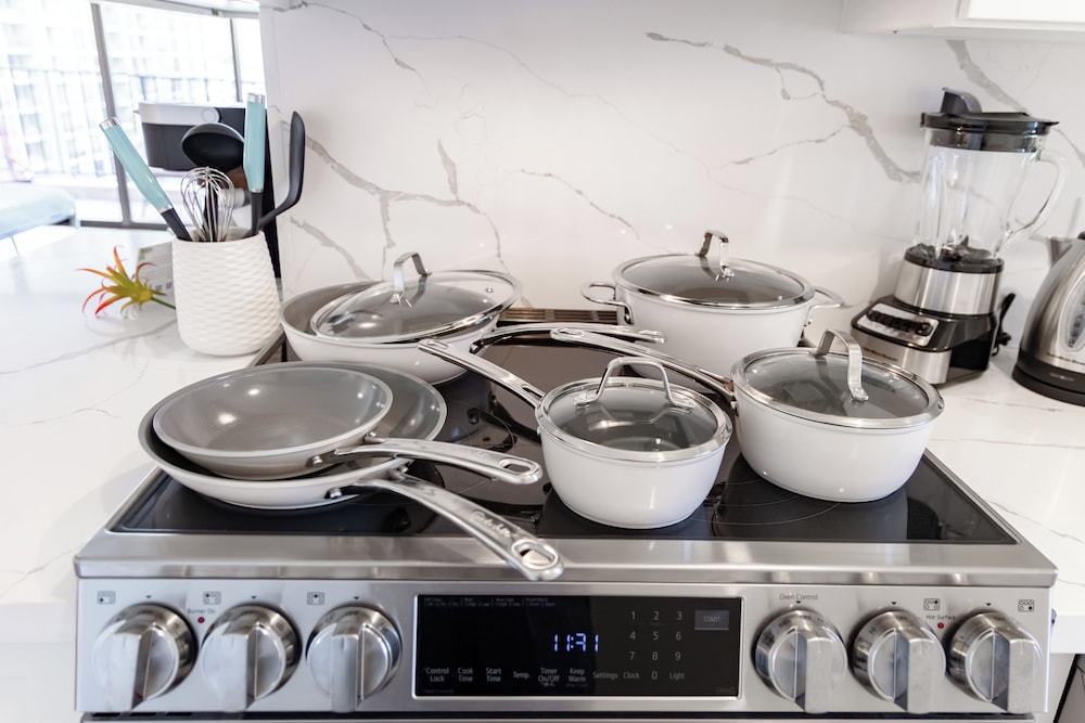 Premium Remodeled Condo with Ocean View and Parking: Premium Apartment, 1 King Bed with Sofa bed, Ocean View (WB 2713 T1) photo
