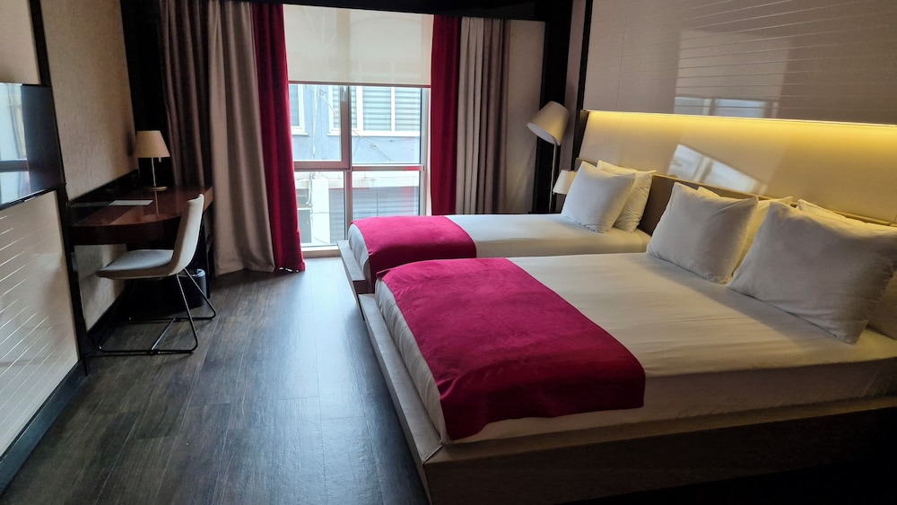 Deluxe Triple Room photo 2