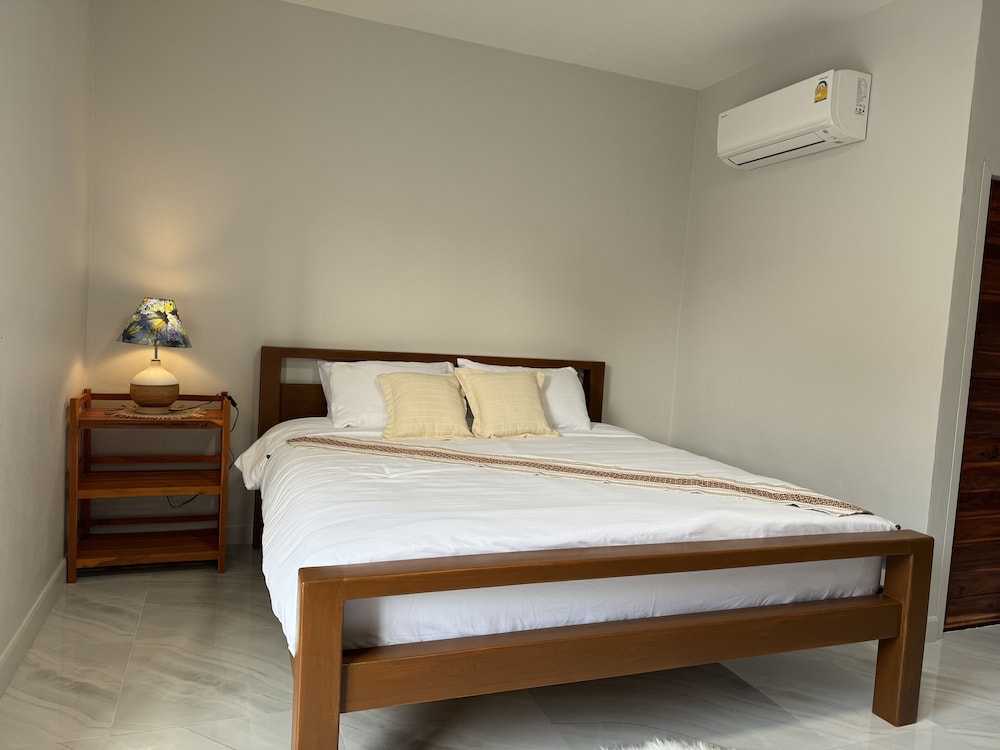 Standard Room, 1 King Bed, Non Smoking, Garden View photo 1