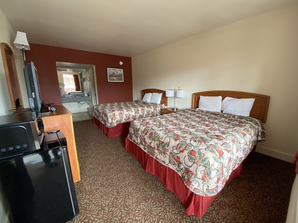 Room, 2 Queen Beds, Smoking
