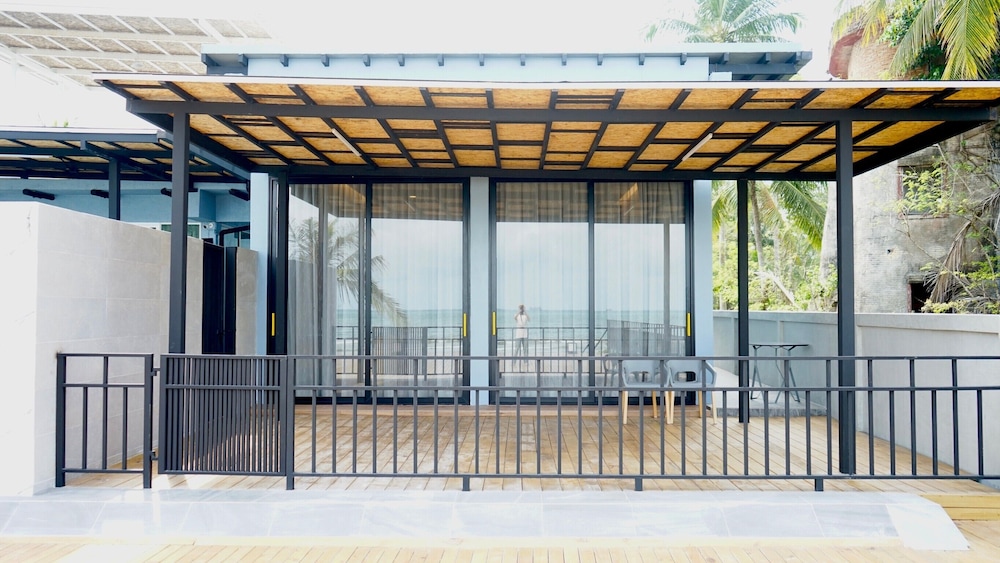 101 The Prime Seaview: Beach Zone photo 2