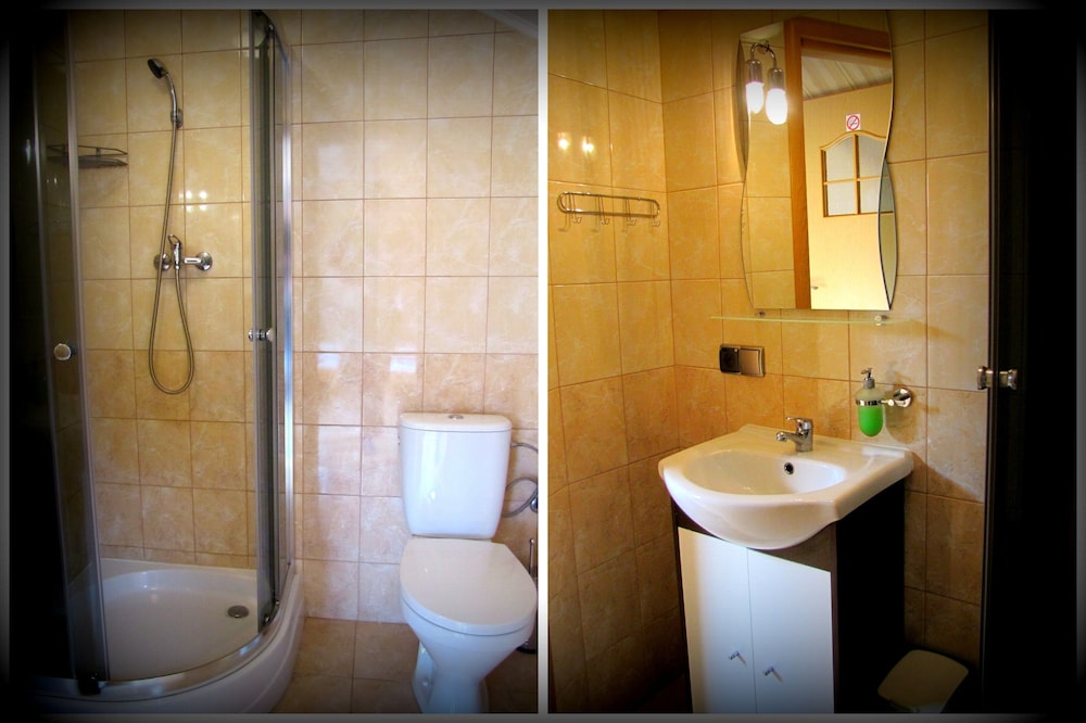 Standard Triple Room, 3 Twin Beds, Ensuite photo 3