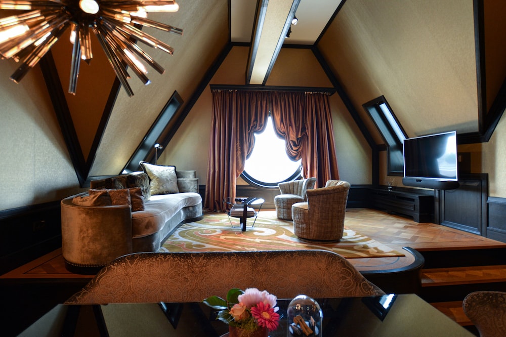Penthouse Suite thumbnail 6
