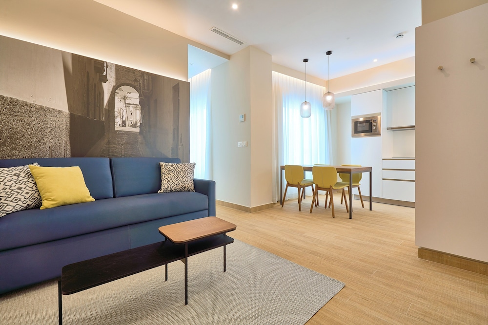 Suite, 2 Bedrooms - Photo 1