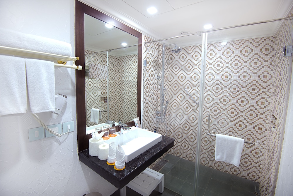Suite - Photo 10
