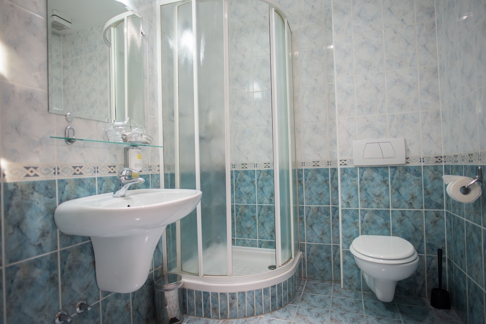 Classic Double Room, 1 King Bed photo 2