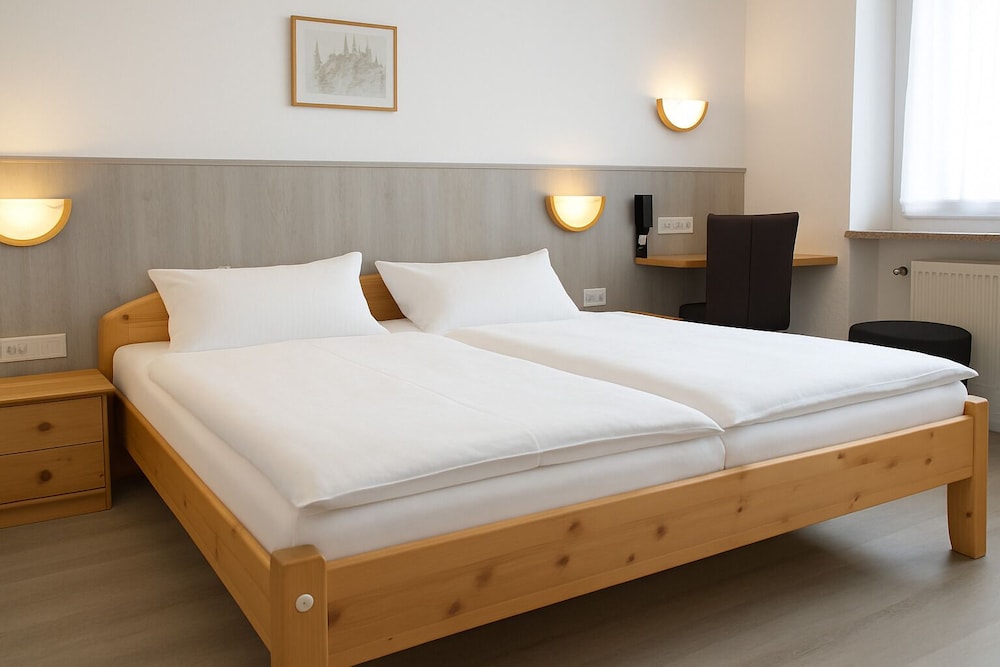 Economy Double Room (140cm bed) photo 2