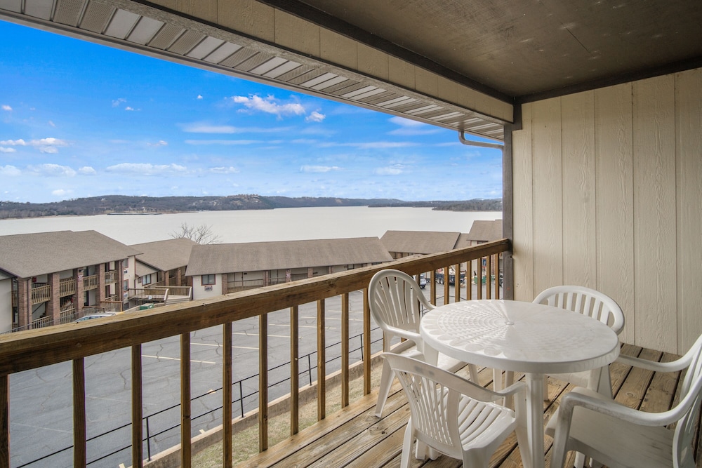 2 - BD Lakeview Economy Suite Unit 230