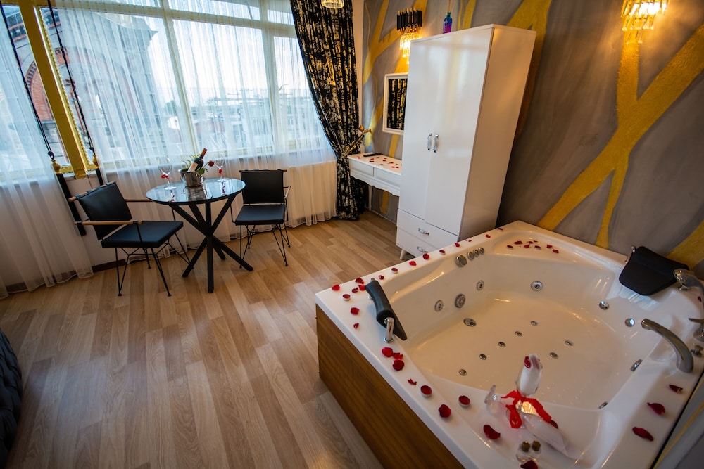 Premium Room, Jetted Tub, Sea View (Japanese Bed) photo 3
