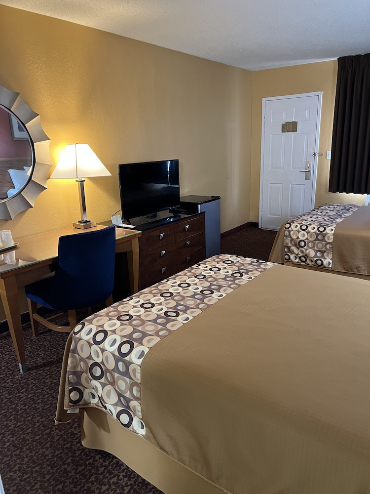 Standard Single Room, 2 Double Beds photo 2