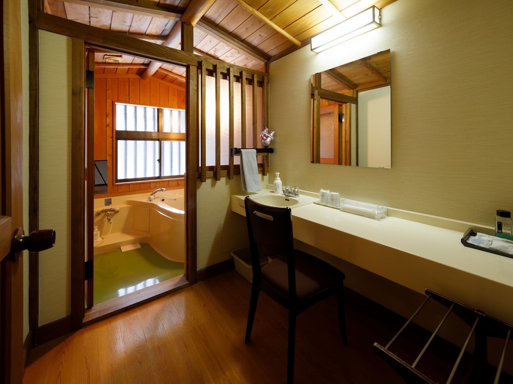 Japanese Style Room For 5 Guests - Photo 3