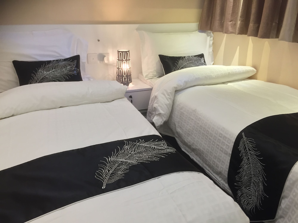 Classic Twin Room, 2 Twin Beds photo 2