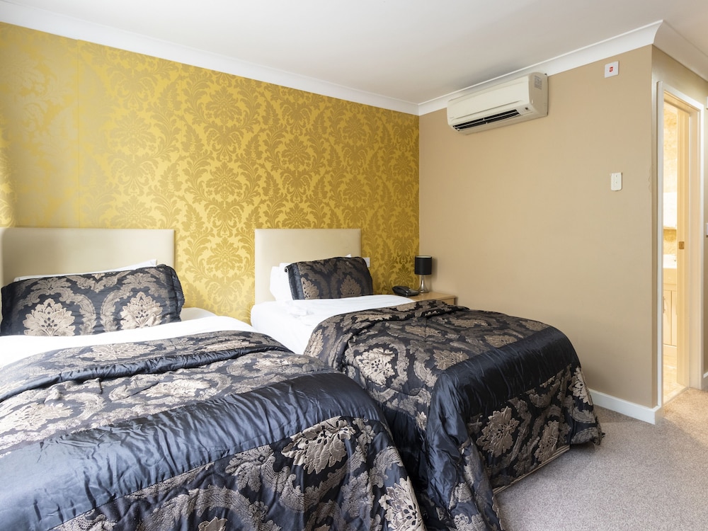 Standard Twin Room, 2 Twin Beds photo 3