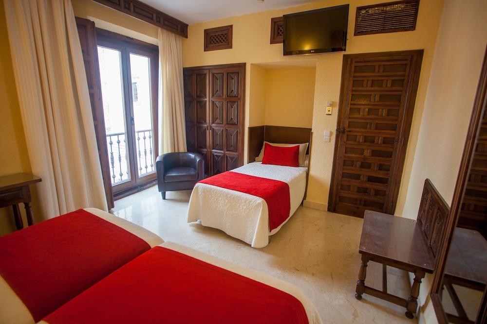 Classic Triple Room - Photo 1