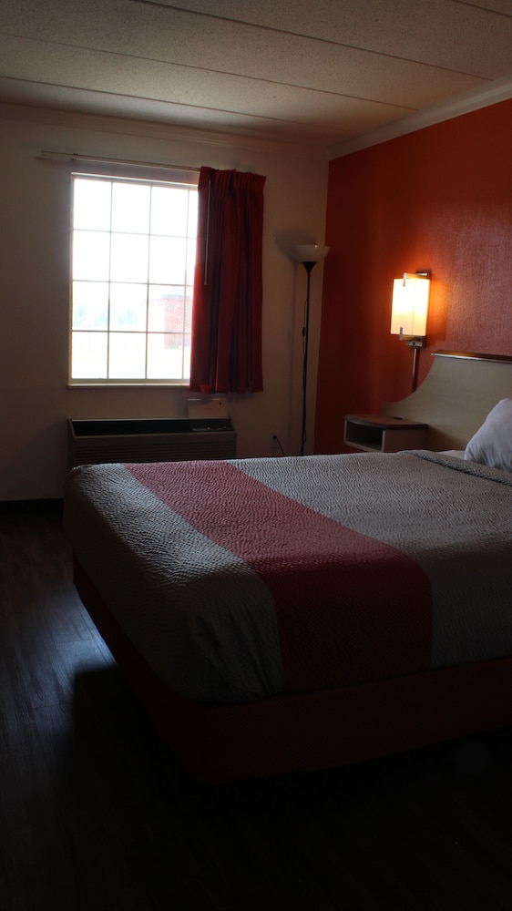 Deluxe Room, 1 Double Bed, Non Smoking, Refrigerator & Microwave - Photo 3