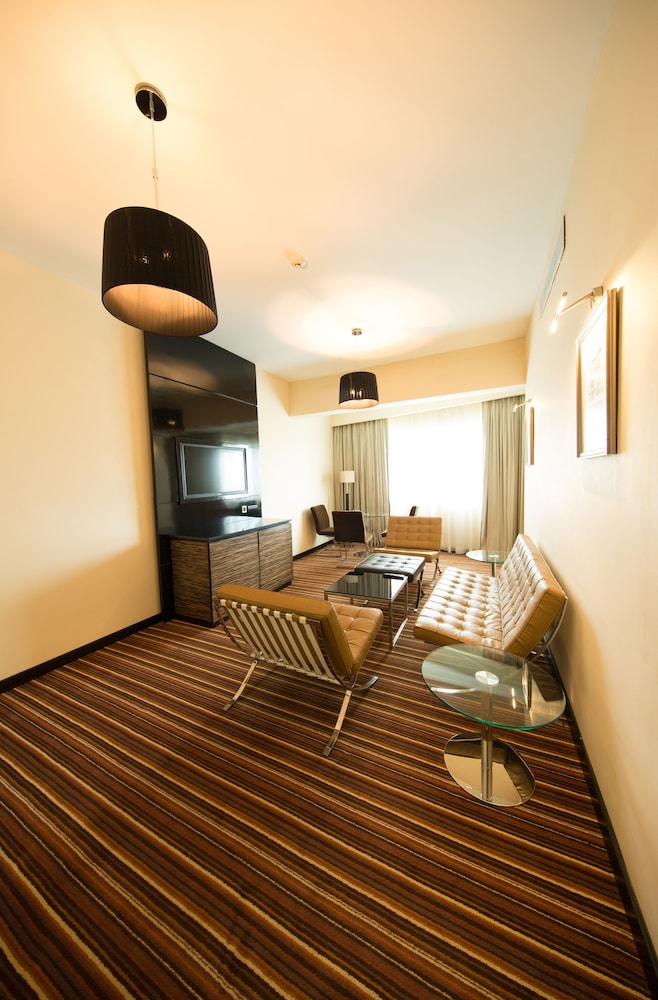 Suite, 1 King Bed, Non Smoking - Photo 5