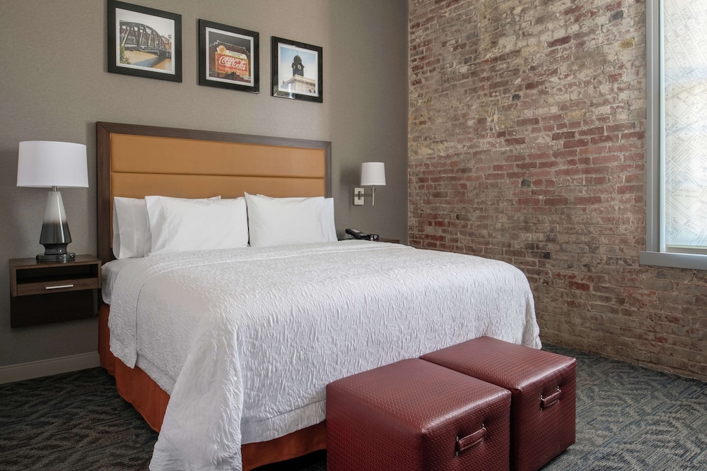 Room, 1 King Bed, Accessible, Bathtub (Mobility & Hearing)