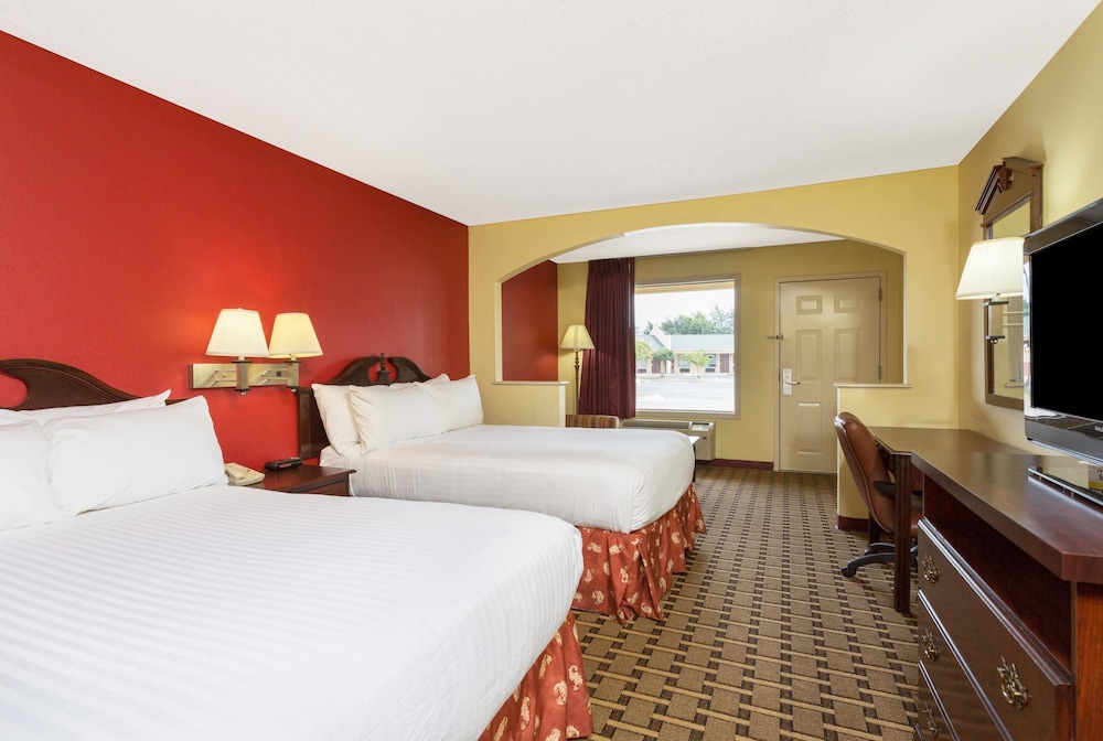 Suite, 2 Double Beds, Smoking - Photo 1