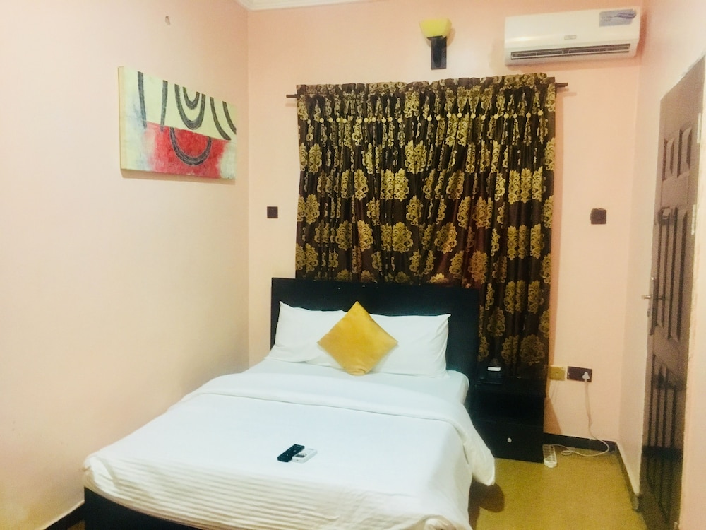 Standard Room, 1 Queen Bed, Non Smoking - Photo 1