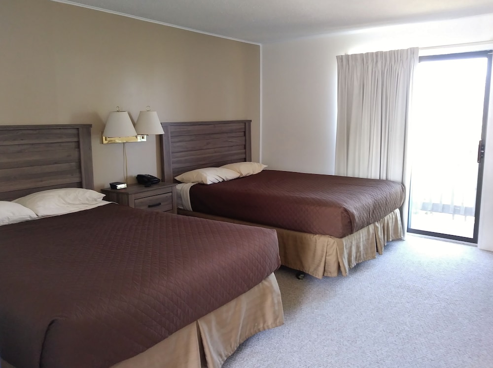 Standard Room, 2 Queen Beds, Patio or Balcony, Lake View photo 1