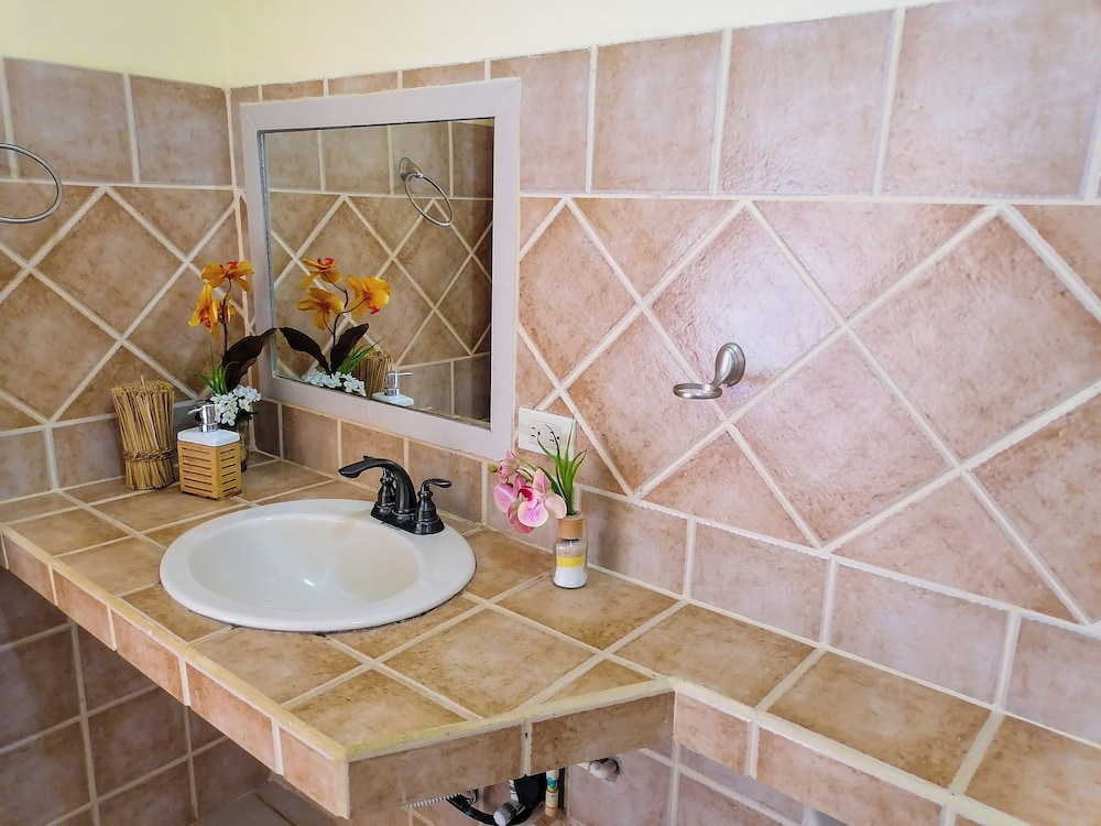 Standard Twin Room, 1 Bedroom, Private Bathroom, Valley View photo 3