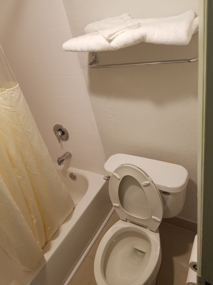 Standard Room, 1 King Bed photo 2